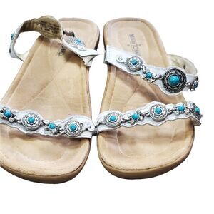 Minnetonka Leather White With Turquoise Embellishments Sandals